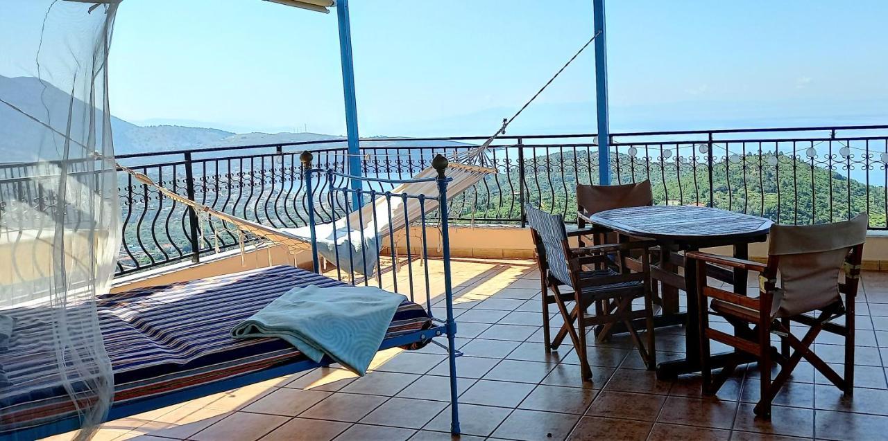 Amphora Guesthouse Himare Bilik gambar