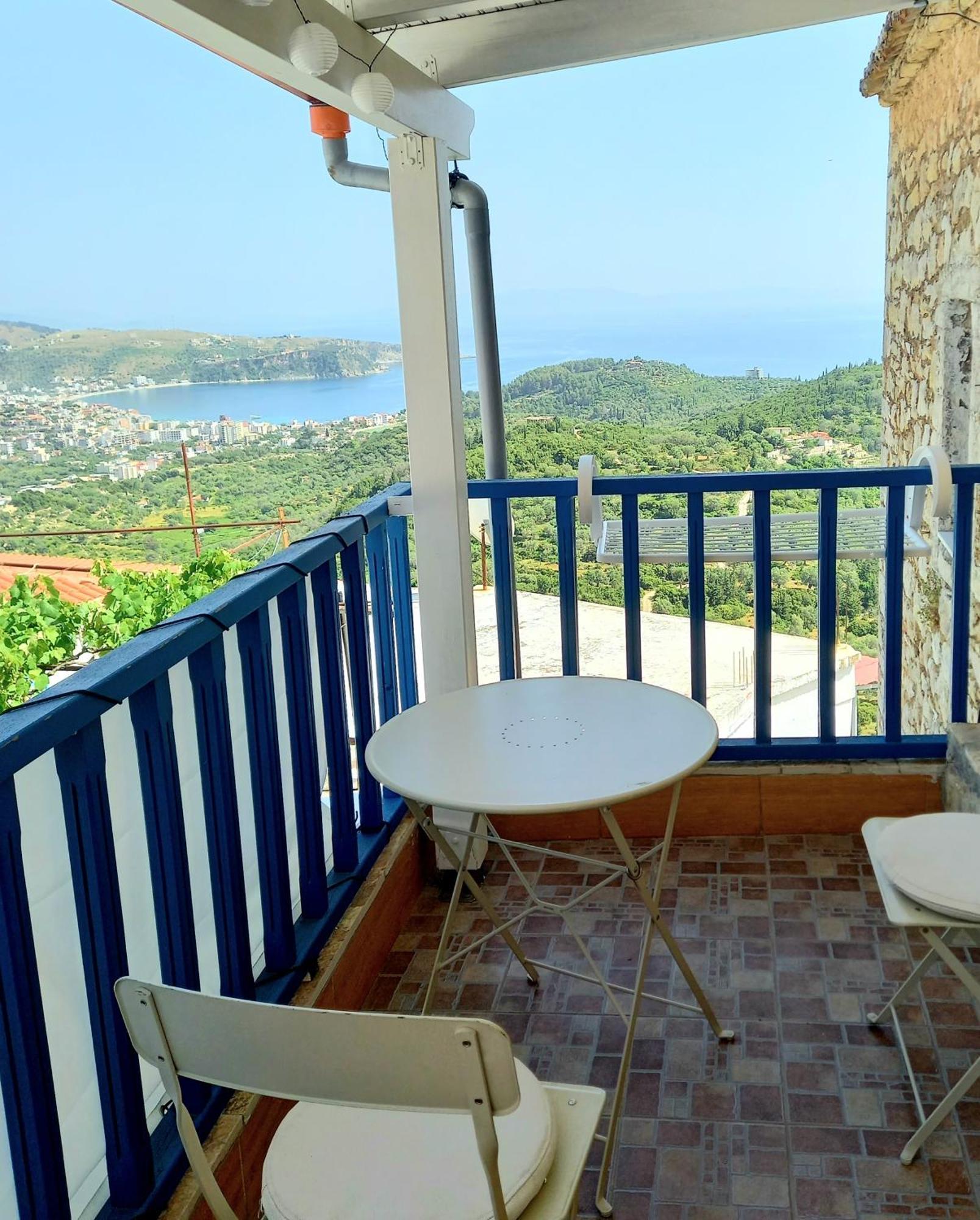 Amphora Guesthouse Himare Bilik gambar